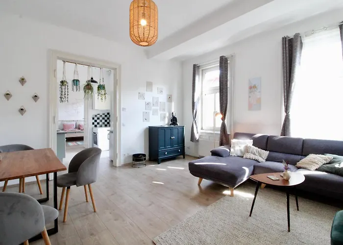 Cute Boho Apt With Balcony